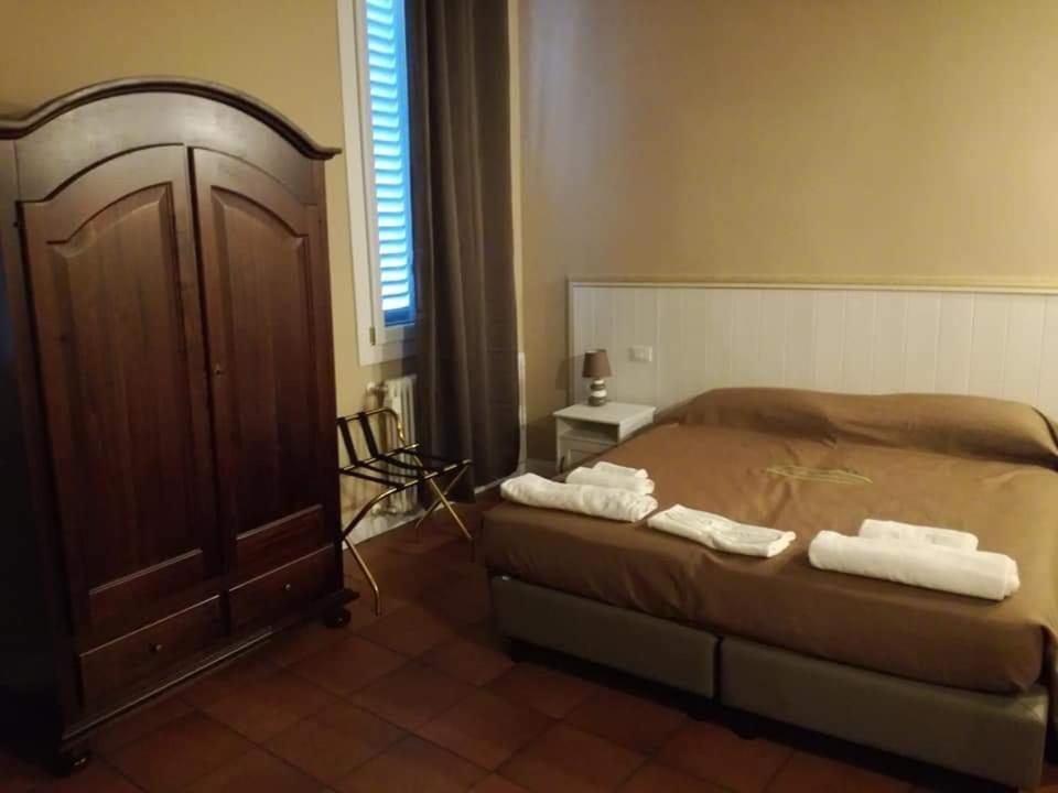 San Petronio Room And Suite Rooms - By Bolognacentro Luxuryh Bolonha Quarto foto
