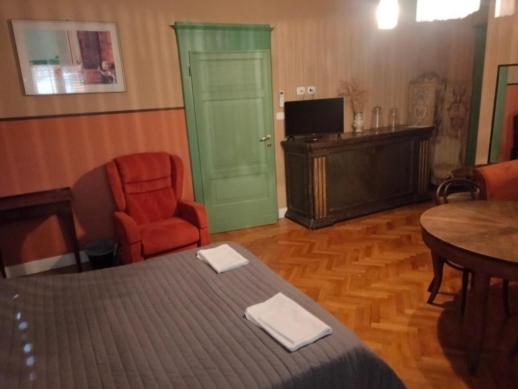 San Petronio Room And Suite Rooms - By Bolognacentro Luxuryh Bolonha Exterior foto